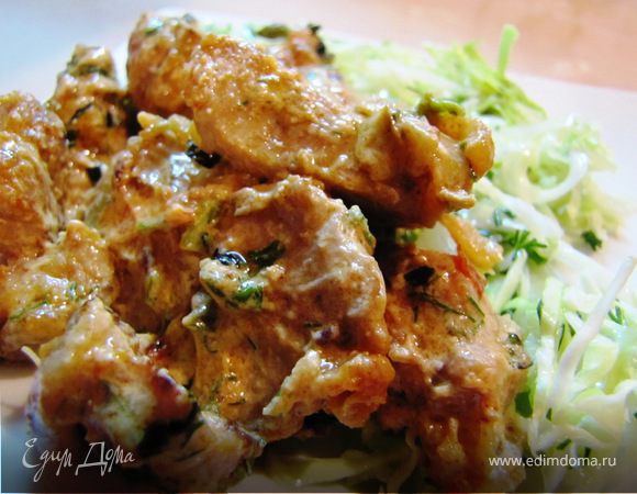 Подаем с гарниром, у меня был салат из свежей капустки.