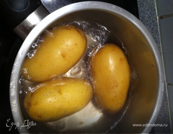 а в это время ставим картофель для гарнира
