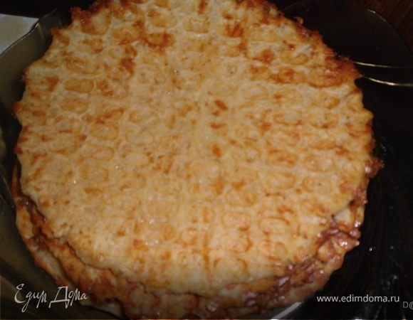 Все вымешать и с помощью вафельницы испечь крекеры.