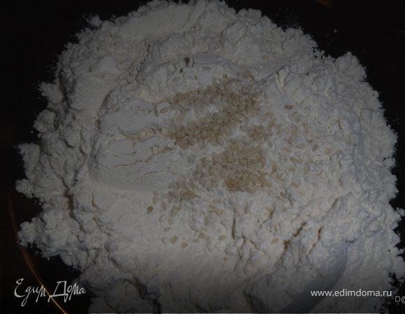 и муку с кунжутом(можно заменить на сухари).