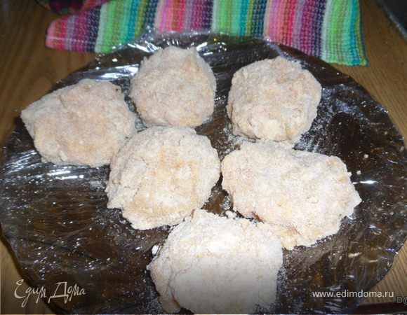 Также после панировки часть заготовок(не обжаренных) можно заморозить.