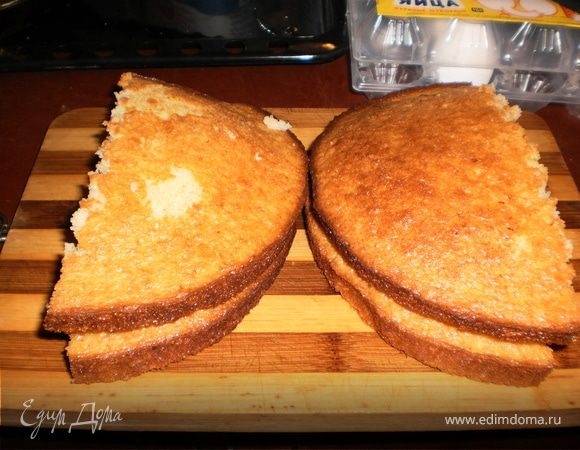 Разрезаем их пополам,ложим одну на другую.