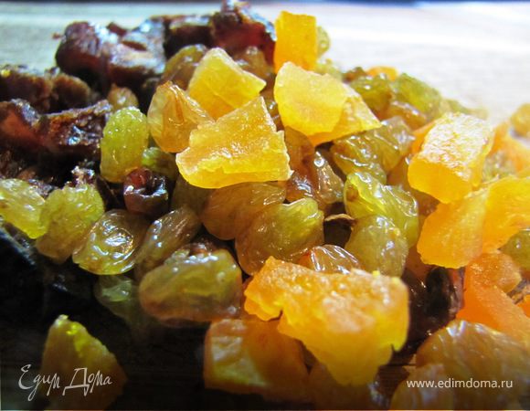 Запариваем изюм, курагу и финики