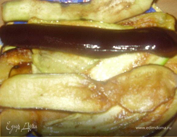 Кабачки и баклажаны обжариваем на масле с двух сторон до золотистго цвета.