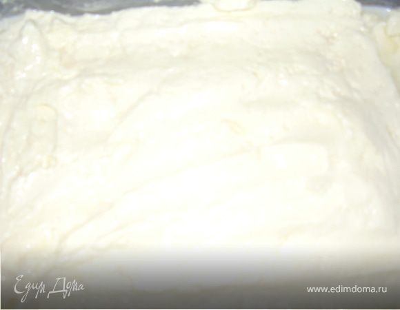 Плучившуюся массу  в емкости комбайна,не переставая взбивать переносим на паровую баню,пока не получится однородная масса.