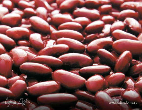 Мелко режу чеснок и лук.Ощипываю листики у зелени.Мелко их нарезаю.
Обжариваю всё вместе с мелко порезанным салом в оливковом масле.
Добавляю всё это в суп и...варю ещё
15 минут.
Вынимаю из супа шкурку(она свою роль исполнила),лавровый лист.
ПОДАЮ НА СТОЛ В ГОРЯЧЕМ ВИДЕ.
Внимание!Перловка имеет особенность набухать при разогревании.
Пропорции крупы,фасоли и воды я строго не соблюдала.
 Горячая похлёбка хороша зимой с мороза!
