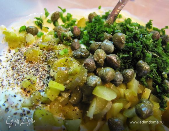 Все это добро поперчим и перемешаем