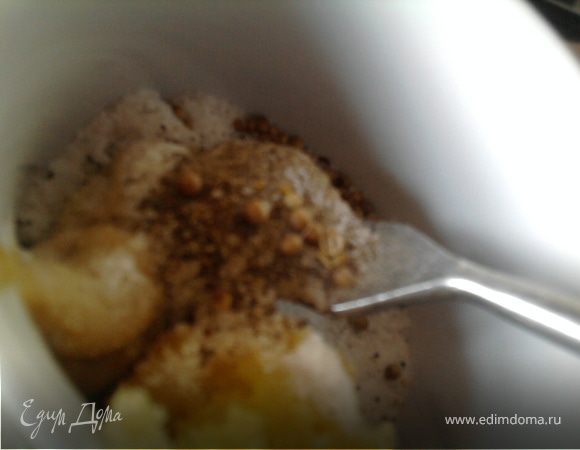 Смешать все ингредиенты для маринада.