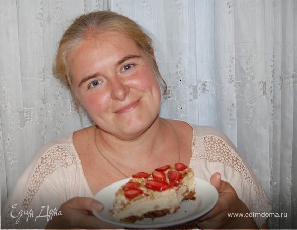 P.S. На самом деле, все мои предыдущие безумия появились только благодаря тому, что я искала в интернете именно рецепт этого торта! Очень люблю торт "Полет", но в магазине такую гадость продают, что как у них, зараз, только совести хватает! Но теперь я собой горжусь в полной мере, я научилась тому, чего хотела, может кому-нибудь этот рецепт покажется обычны м и затасканным, а мне он понравился!В заключении хочу добавить, что готовить этот торт не так уж сложно, а продуктов у меня на него ушло на 100 рублей с мелочью! Зато сколько удовольствия я доставила мужу – не передать словами! Всем приятного аппетита!