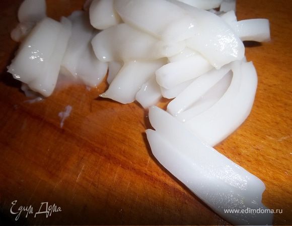 Нарезаем филе кальмара