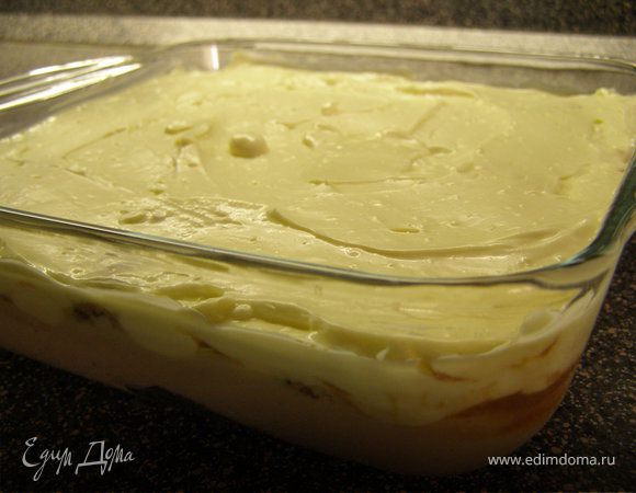 Выложить 2 слой крема в форму.