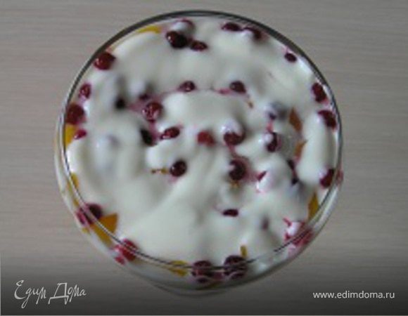 Залить оставшейся сметаной.