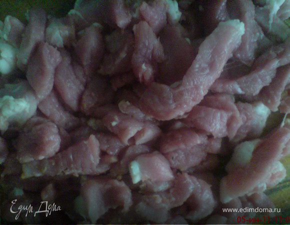 мясо нарезать небольшими брусочками