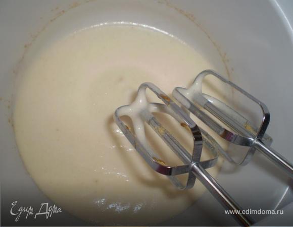 Белки взбиваем в крепкую пену с 2 ст л сахара, затем добавил имбирь