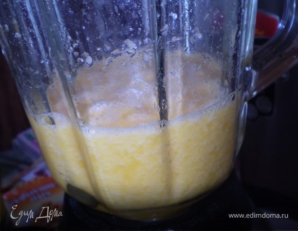 Из апельсинов и 2 ст л сахара сделайте пюре, желатин подогрейте до растворения и процедите в апельсиновое пюре