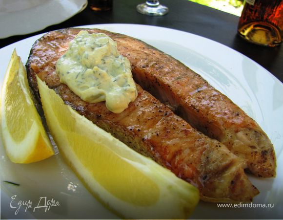 И с удовольствием угостятся рыбкой, да с соусом тартар, да с лимоном...