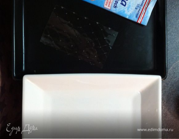 желатин на на пару минут в воду, потом только когда сливки немного остынут добавляем желатин и перемешиваем. 
