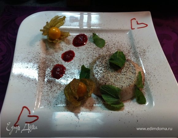 на тарелку выкладываем панна котту,пару цветочков и немного какао или кофе, и пару капель нашего соуса.
листочки мяты и все готово!
приятного аппетита :)