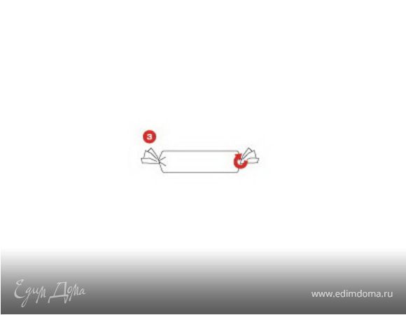 Развернуть свинину (собирая сок), нарезать на ломти и положить свинину на лук-порей. Посолить и поперчить, налить сверху сок.
Подавать с луком-пореем в сметане и хлебным рулетом.
