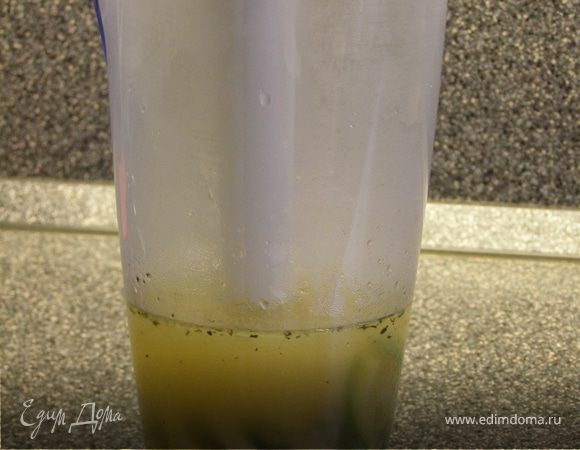 Взбить блендером сваренные овощи с небольшим количеством жидкости до однородности.