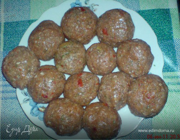 из фарша сформовать шарики