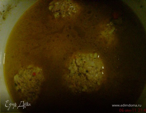 залить тефтели кипящим маринадом  и добавить  немного сливочного масла