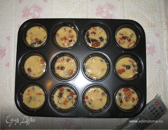 в 1) добавляем 1 кружку муки + 1 горсть дробленых орехов (фундук) + 3-4 шт. кураги (мелко нарез) + 3-4 шт. чернослива (мелко нарез) + лимонной цедры + конечно соль.
перемешиваем и ставим в духовку на 10 мин (180С)