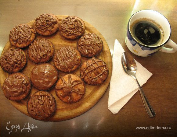 остывшие печенья смазываем сверху шоколадом и даём остыть :)