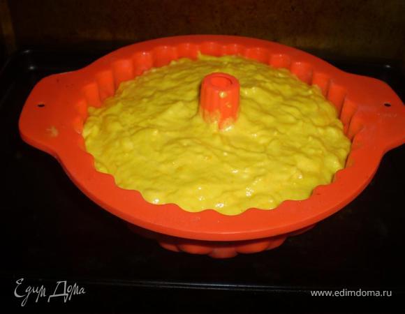 Выкладываем тесто в форму для кекса и выпекаем при 180 гр около часа, все зависит от формы. У меня пекся ровно час.