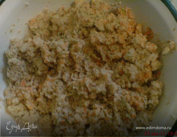 измельчить мелко орехи,морковь,лук,картофель,чеснок
и замоченный хлеб