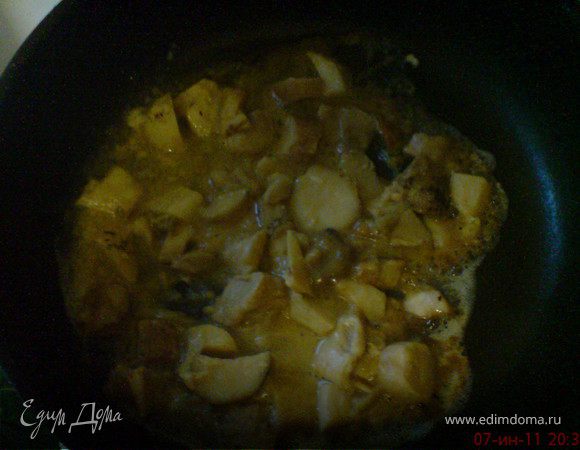 добавить остальной отвар,сливки,грибы и остаток масла,рубленые зелень петрушки и укропа