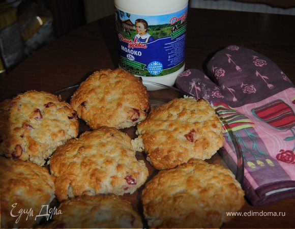 Печенье подавать с молоком! :)