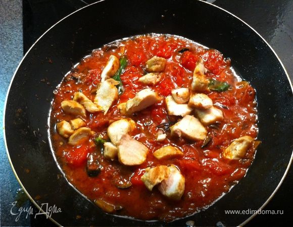 затем добавляем в ризотто пармезан 
а в соус кролика