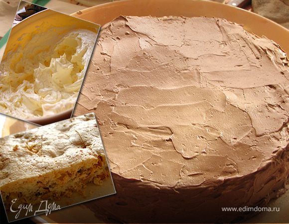 Один корж промазываем 2/3 белого крема и накрываем другим коржом. Бока и верх торта промажем
шоколадным кремом. Оставшийся шоколадный и белый крем разложим по корнетикам и украшаем торт 
по желанию. У меня к сожалению   кондитерских приспособ нет, поэтому я взяла обычный файлик,
 отрезала уголок, и замечательно нарисовала цветочки =) В кренм добавила немного пищевого красителя, чтобы придать цветности нашим цветочкам. Бока обсыпаем крошкой и украшаем орехами. После украшения торт надо охладить не менее пары часов.