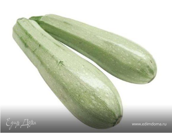 Смесь нарезанных кабачка и лимона
засыпаю 1 кг сахарного песка и оставляю на ночь в миске.