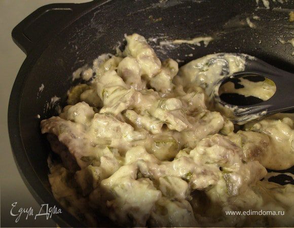 И оставить «подходить» блюдо минут 10 под закрытой крышкой. 