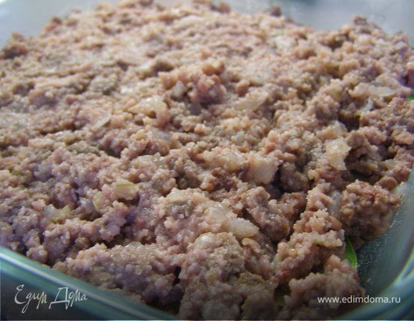 Вторым слоем у нас идёт обжаренный фарш.