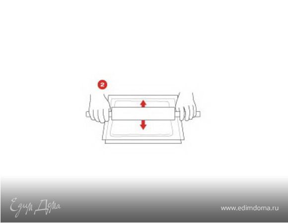 Вилкой сделайте отверстия в тесте. Возьмите верхний лист и обрежьте его так, чтобы он покрывал тесто как корж, прижмите его к тесту с помощью бобов для выпечки или сухого гороха. Предварительно запекайте тесто при 200°C (220°C) примерно 8 минут. Дайте коржу остыть.