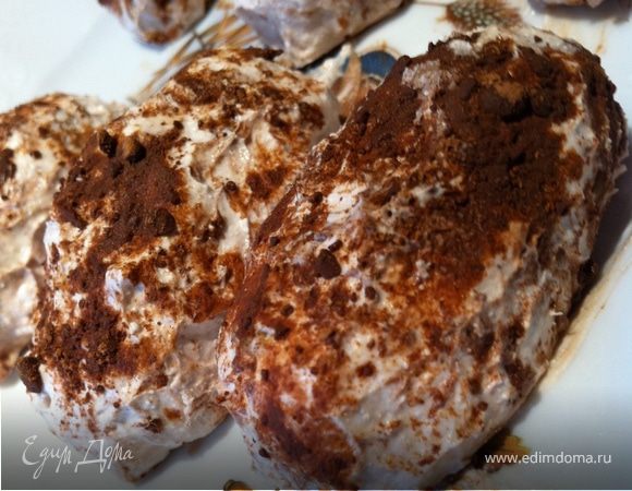 Воду с желатином нагреть на паровой бане, не кипятить. Влить в творожную смесь! Мокрыми руками скатать пироженки, обвалять в смеси какао и корицы. Убрать в холодильник на 3 часа!