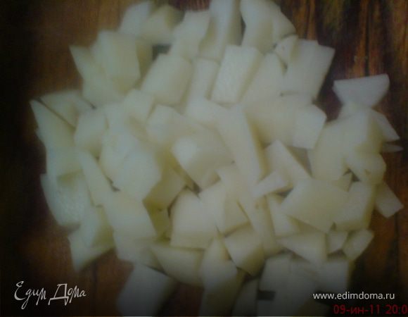 нарезать картофель кубиками