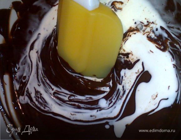 влить сливки и размешать