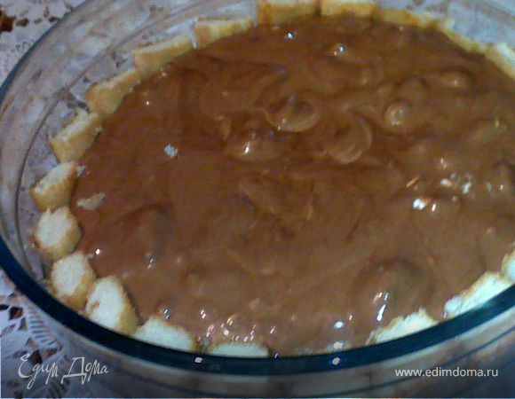 полученную массу выложить в форму и подравнять печенья по высоте (чтобы они были на одном уровне с шоколадной смесью. Поставить в холодильник минимум на 5 часов. Украсить стружкой шоколада (или на свой вкус)