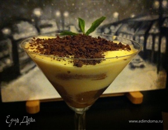 вариантов подачи много, есть простые например в стаканчике или в емкости.
просто положите на низ печенье, потом слой крема, потом еще слой печенья и слой крема и в холодильник, через 5-6 часов, немного шоколада сверху и листик мяты