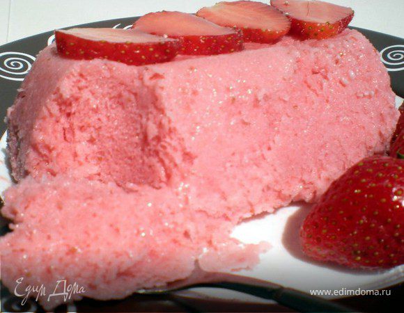 Второе КЛУБНИЧНО-ЛИМОННОЕ.
Берем кефир,клубнику,мед или сироп,сок лимона и все измельчаем до однородной массы в блендере.Выливаем в емкость и убираем в морозилку.