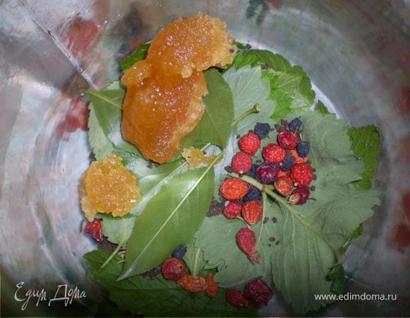 Все ингридиенты складываем в 3-х литровую банку...