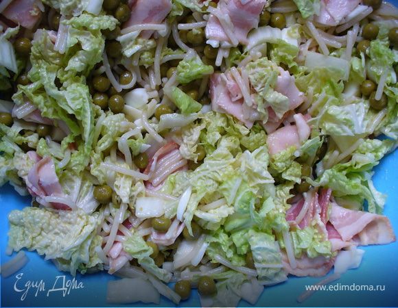 Добавить заправку, еще раз перемешать (ручками, ручками!)