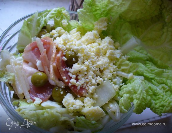 При подаче посыпать желтком. Эх, салатик-тире-основное-блюдо)) Ты был вкусным! Но ты - БЫЛ)