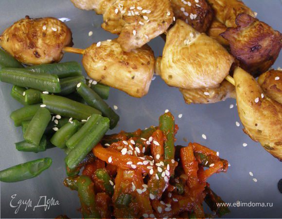 Готовое блюдо присыпать кунжутными семенами. Хорошо как и в горячем, так и в холодном виде.