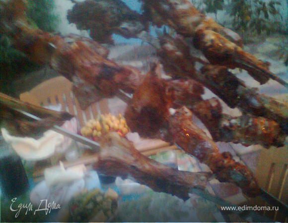 Етот салат мы делаем когда готовим шашлыг) но можно и в печке приготовить.Едим как горячий так и холодный (лучше холодный)
Приятного апетита!