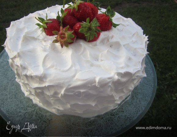 Украсить клубничкой.